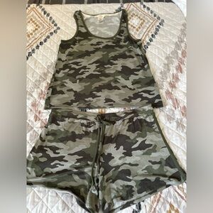 Lucky Brand Women's 2piece Pajama Set Tee Tank Short Sz L. Excellent condition